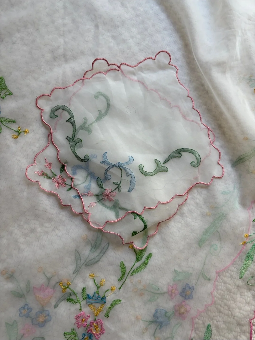 VTG 1950s Sheer Floral Embroidered Table Runner Dresser Scarf Scalloped